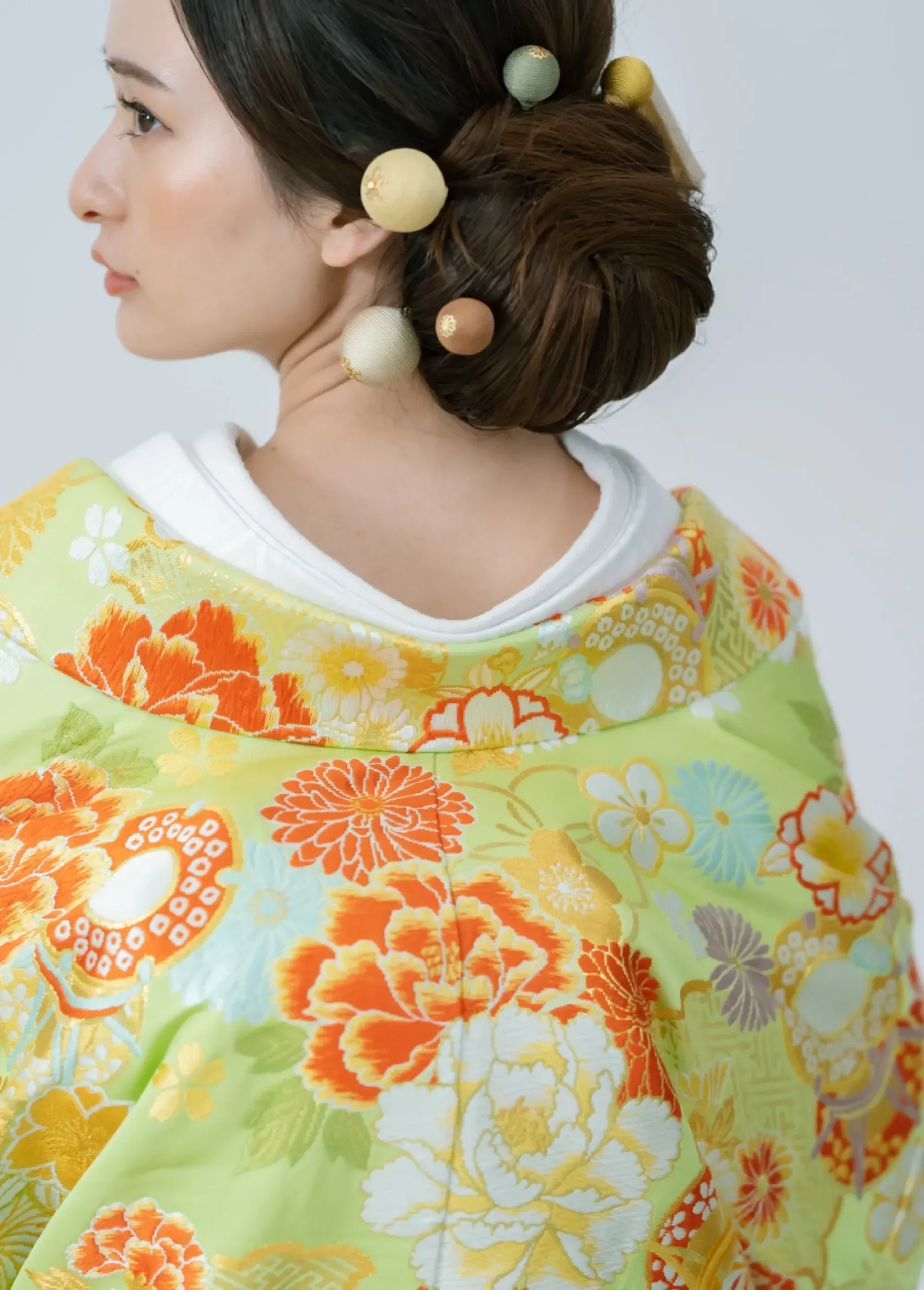 春秋雪輪鼓（ヒワ）